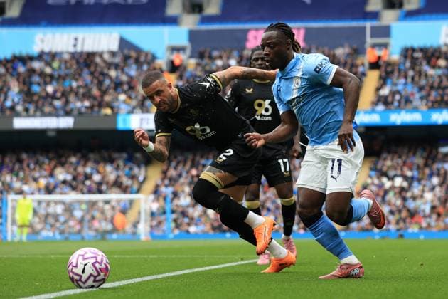 27th September 2025; Etihad Stadium, Manchester, England; Premier League Football, Manchester City versus Burnley; Jeremy Doku of Manchester City beats Kyle Walker of Burnley  DavidxBlunsden