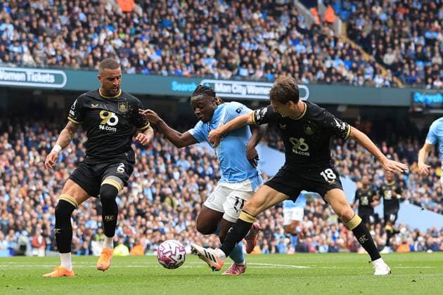 27th September 2025; Etihad Stadium, Manchester, England; Premier League Football, Manchester City versus Burnley; Jeremy Doku of Manchester City takes on Kyle Walker and Hjalmar Ekdal of Burnley  DavidxBlunsden