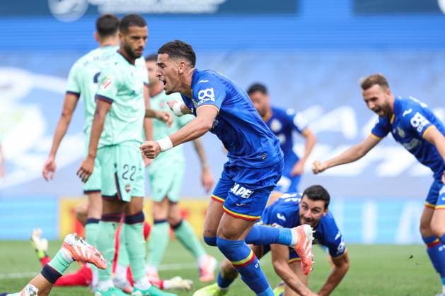 September 27, 2025, Getafe, Madrid, Spain: Abdel Abqar celebrates a goal scored by Juan Iglesias of Getafe CF (out of photo) during the Spanish League, LaLiga EA Sports, football match played between Getafe CF and Levante UD at Coliseum stadium on September 27, 2025, in Getafe, Madrid, Spain. Getafe Spain - ZUMAa181 20250927_zaa_a181_104 Copyright: xIrinaxR.xHipolitox