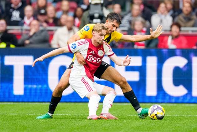 AMSTERDAM, 27-09-2025, Johan Cruijff ArenA , season 2025 2026 , Dutch Eredivisie Football . Match between Ajax and NAC Breda , Picture shows NAC Breda player Leo Greiml and Ajax player Kenneth Taylor Ajax - NAC  x31221828x Copyright: