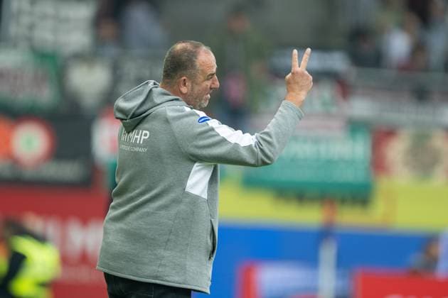 Frank Schmidt FC Heidenheim, Head Coach , Gesture, gestures, GER, 1 FC Heidenheim vs FC Augsburg, Football, Bundesliga, Matchday 5, Season 2025 2026, 27 09 2025, DFL DFB REGULATIONS PROHIBIT ANY USE OF PHOTOGRAPHS AS IMAGE SEQUENCES AND OR QUASI VIDEO, GER, 1 FC Heidenheim vs FC Augsburg, Football, Bundesliga, Matchday 5, Season 2025 2026, 27 09 2025 Heidenheim Copyright: xEibner-Pressefotox EP_EER