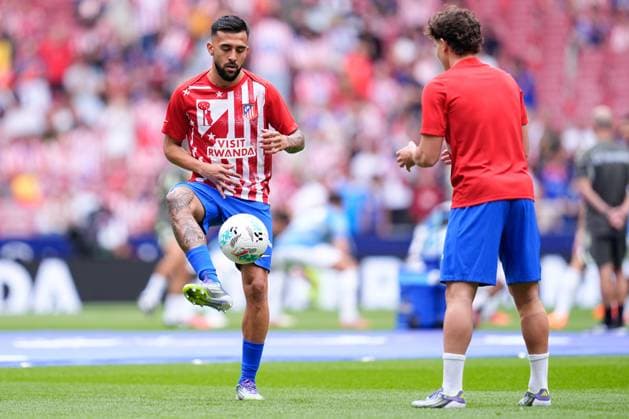 September 27, 2025, Madrid, Madrid, Spain: Nico Gonzalez of Atletico de Madrid warms up during the Spanish League, LaLiga EA Sports, football match played between Atletico de Madrid and Real Madrid at Riyadh Air Metropolitano stadium on September 27, 2025, in Madrid, Spain. Madrid Spain - ZUMAa181 20250927_zaa_a181_124 Copyright: xDennisxAgyemanx