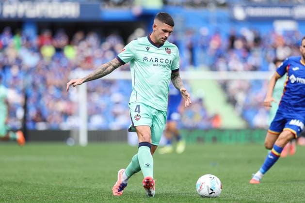September 27, 2025, Getafe, Madrid, Spain: Adrian Dela of Levante UD in action during the Spanish League, LaLiga EA Sports, football match played between Getafe CF and Levante UD at Coliseum stadium on September 27, 2025, in Getafe, Madrid, Spain. Getafe Spain - ZUMAa181 20250927_zaa_a181_134 Copyright: xIrinaxR.xHipolitox