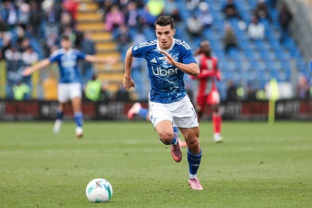 Como 1907 V US Cremonese - Serie A Anastasios Douvikas (Como 1907) participates in the Serie A football match between Como 1907 and US Cremonese in Como, Italy, on September 27, 2025, at Stadio Giuseppe Sinigaglia. Como Italy  Copyright: xEmanuelexComincinix originalFilename:comincini-como1907250927_npgdB.jpg