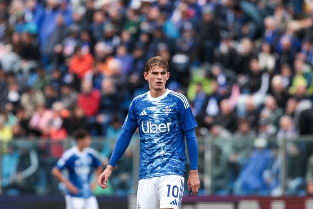 Como 1907 V US Cremonese - Serie A Nicolas Paz plays for Como 1907 during the Serie A football match between Como 1907 and US Cremonese in Como, Italy, on September 27, 2025, at Stadio Giuseppe Sinigaglia. Como Italy  Copyright: xEmanuelexComincinix originalFilename:comincini-como1907250927_npr8a.jpg