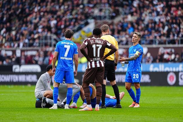 Injury Patrik Schick Bayer 04 Leverkusen, 14 GER, FC St Pauli vs Bayer 04 Leverkusen, Football, 1 Bundesliga, Matchday 5, Season 2025 2026, 27 09 2025 DFL REGULATIONS PROHIBIT ANY USE OF PHOTOGRAPHS AS IMAGE SEQUENCES AND OR QUASI VIDEO GER, FC St Pauli vs Bayer 04 Leverkusen, Football, 1 Bundesliga, Matchday 5, Season 2025 2026, 27 09 2025 Hamburg Copyright: xEibner-Pressefoto MarcelxvonxFehrnx EP_MFN