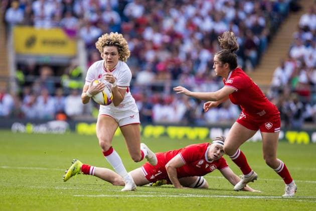 Ellie Kildunne (Full-back ? England and Harlequins) charges forward with the ball during the match between Canada and England in the Women s Rugby World Cup 2025 Final at Allianz Park, Twickenham, England on Saturday 27th September 2025. Copyright: xClairexJeffreyx xSPPx Sportspressphoto_SPR33107