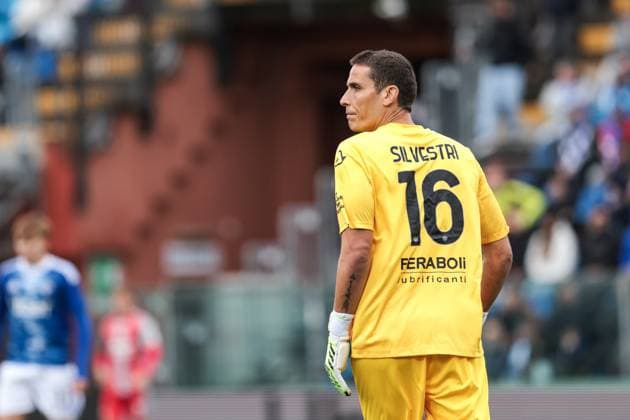Como 1907 V US Cremonese - Serie A Marco Silvestri (US Cremonese) participates in the Serie A football match between Como 1907 and US Cremonese in Como, Italy, on September 27, 2025, at Stadio Giuseppe Sinigaglia. Como Italy  Copyright: xEmanuelexComincinix originalFilename:comincini-como1907250927_npJXy.jpg