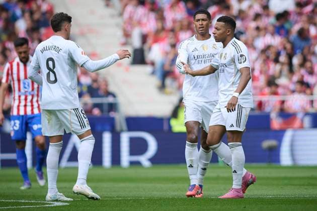 Spanish La Liga EA Sports soccer match Atletico Madrid vs Real Madrid at Riyadh Air Metropolitano stadium in Madrid, Spain. 27 September 2025 Kylian Mbappe and Valverde 900 Cordon Press  900 CordonxPress LOF - Atletico Madrid vs Real Madrid