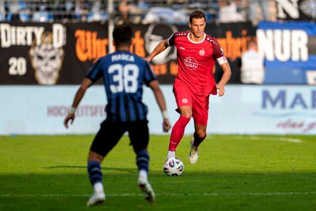 v li Francisco Mascarenhas Masca, SVWM, 38 , Michael Schultz Essen, 4 , Action, Action, Game scene, 27 09 2025, Mannheim Germany , Soccer, 3 Liga, SV Waldhof Mannheim Rot Weiss Essen, DFB DFL REGULATIONS PROHIBIT ANY USE OF PHOTOGRAPHS AS IMAGE SEQUENCES AND OR QUASI VIDEO xozx