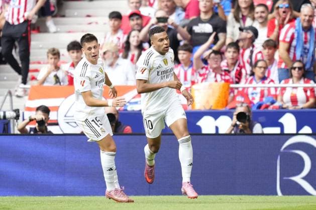 Atletico de Madrid v Real Madrid CF - LaLiga EA Sports MADRID, SPAIN - SEPTEMBER 27: Kylian Mbappe (R) centre-forward of Real Madrid and France celebrates with Arda Guler (L) after scoring his sides first goal during the LaLiga EA Sports match between Atletico de Madrid and Real Madrid CF at Riyadh Air Metropolitano on September 27, 2025 in Madrid, Spain. Jose Hernandez Anadolu Madrid Spain. Editorial use only. Please get in touch for any other usage.  Copyright: x2025xAnadoluxJosexHernandezx