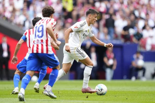 Atletico de Madrid v Real Madrid CF - LaLiga EA Sports MADRID, SPAIN - SEPTEMBER 27: Arda Guler attacking midfield of Real Madrid and Turkiye in action during the LaLiga EA Sports match between Atletico de Madrid and Real Madrid CF at Riyadh Air Metropolitano on September 27, 2025 in Madrid, Spain. Jose Hernandez Anadolu Madrid Spain. Editorial use only. Please get in touch for any other usage.  Copyright: x2025xAnadoluxJosexHernandezx