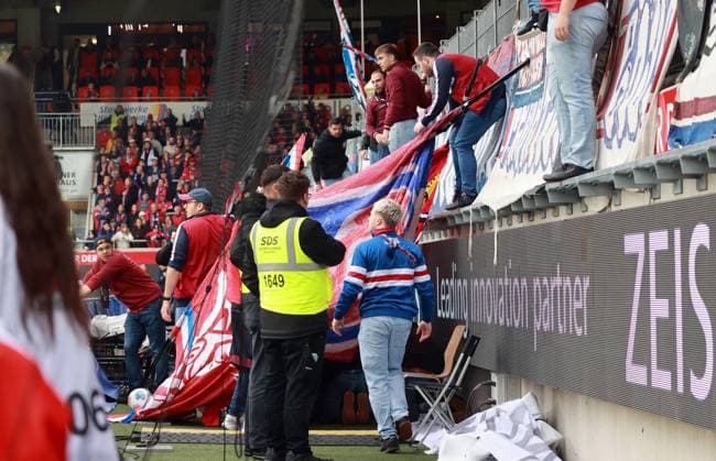 27 09 25 1 FC Heidenheim FC Augsburg Germany, Heidenheim, 27 09 2025, Football, Bundesliga, 1 FC Heidenheim Augsburg 1 FC Heidenheim Fans Medical Emergency