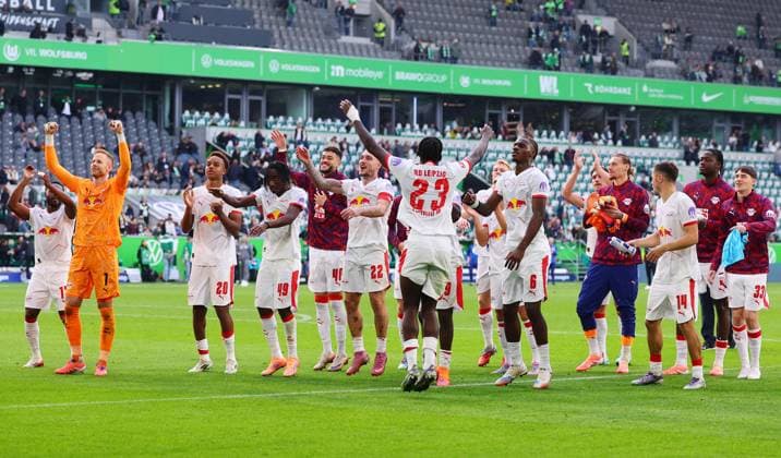 Wolfsburg RB Leipzig Bundesliga Wolfsburg, 27 09 2025, Volkswagen Arena, Bundesliga, Matchday 5 , VFL WOLFSBURG vs RB LEIPZIG 0 1 0 1 , Final cheer RB Leipzig , Picture Point