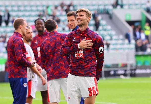 Wolfsburg RB Leipzig Bundesliga Wolfsburg, 27 09 2025, Volkswagen Arena, Bundesliga, Matchday 5 , VFL WOLFSBURG vs RB LEIPZIG 0 1 0 1 , Final cheer RB Leipzig In the picture Timo Werner 36, RB Leipzig was celebrated by the RB fans , Picture Point