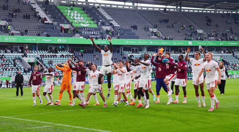 Wolfsburg RB Leipzig Bundesliga Wolfsburg, 27 09 2025, Volkswagen Arena, Bundesliga, Matchday 5 , VFL WOLFSBURG vs RB LEIPZIG 0 1 0 1 , Final cheer RB Leipzig , Picture Point