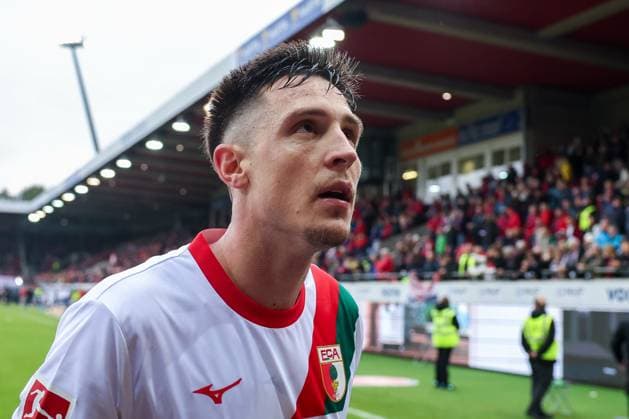Disappointment, frustration at Keven Schlotterbeck 31 FC Augsburg after the defeat, 1 FC Heidenheim 1846 vs FC Augsburg, DFL, Bundesliga, Saison 2025 2026, Voith Arena, Hinrunde, 5 Spieltag, 27 09 2025 DFB regulations prohibit any use of photographs as image sequences and or quasi video Heidenheim Baden Wuerttemberg Germany Copyright: xkolbert-press MartinxAgüerax