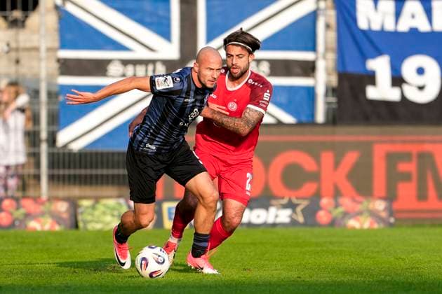 v li Felix Lohkemper SVWM, 9 , Jose Enrique Rios Alonso Essen, 23 , duel, duel, tackle, tackling, dynamics, action, action, 27 09 2025, Mannheim Germany , Football, 3 Liga, SV Waldhof Mannheim Rot Weiss Essen, DFB DFL REGULATIONS PROHIBIT ANY USE OF PHOTOGRAPHS AS IMAGE SEQUENCES AND OR QUASI VIDEO xozx