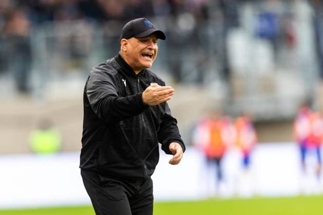 Jena , 270925, Soccer Regionalliga , FC Carl Zeiss Jena vs Chemnitzer FC in the picture Coach Volkan Uluc Jena