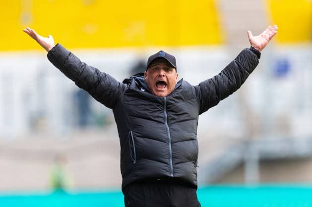 Jena , 270925, Soccer Regionalliga , FC Carl Zeiss Jena vs Chemnitzer FC in the picture Coach Volkan Uluc Jena
