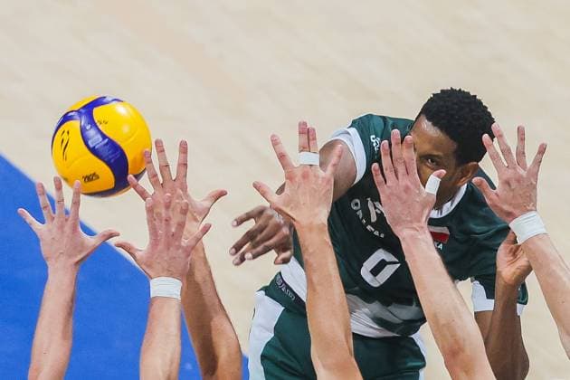 Sport Bilder des Tages (250927) -- PASAY CITY, Sept. 27, 2025 -- Wilfredo Leon Venero (back) of Poland competes during the semifinal match between Italy and Poland at the FIVB Men s World Championship, WM, Weltmeisterschaft 2025 in Pasay City, the Philippines, Sept. 27, 2025. ) (SP)PHILIPPINES-PASAY CITY-VOLLEYBALL-FIVB MEN S WORLD CHAMPIONSHIP 2025-SEMIFINALS ROUELLExUMALI 