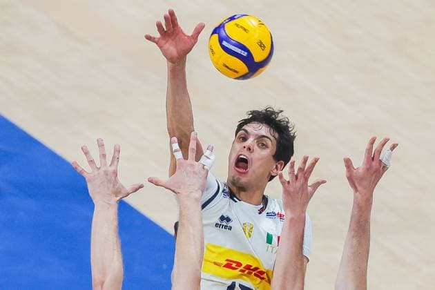 (250927) -- PASAY CITY, Sept. 27, 2025 -- Mattia Bottolo of Italy competes during the semifinal match between Italy and Poland at the FIVB Men s World Championship, WM, Weltmeisterschaft 2025 in Pasay City, the Philippines, Sept. 27, 2025. ) (SP)PHILIPPINES-PASAY CITY-VOLLEYBALL-FIVB MEN S WORLD CHAMPIONSHIP 2025-SEMIFINALS ROUELLExUMALI 