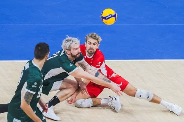 (250927) -- PASAY CITY, Sept. 27, 2025 -- Tomasz Fornal (back L) and Jakub Popiwczak (back R) of Poland compete during the semifinal match between Italy and Poland at the FIVB Men s World Championship, WM, Weltmeisterschaft 2025 in Pasay City, the Philippines, Sept. 27, 2025. ) (SP)PHILIPPINES-PASAY CITY-VOLLEYBALL-FIVB MEN S WORLD CHAMPIONSHIP 2025-SEMIFINALS ROUELLExUMALI 