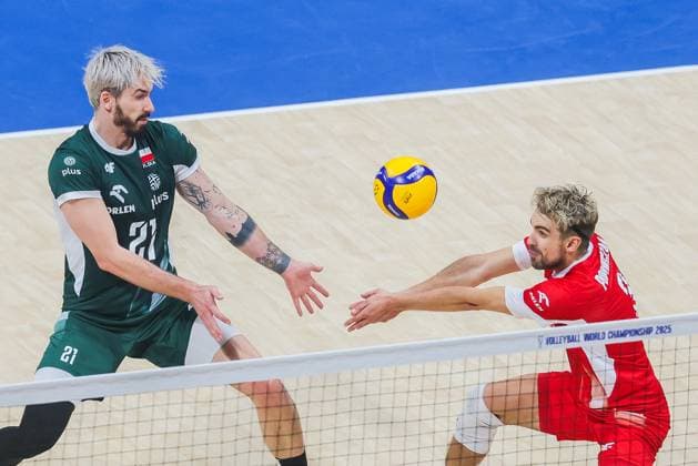 (250927) -- PASAY CITY, Sept. 27, 2025 -- Tomasz Fornal (L) and Jakub Popiwczak of Poland compete during the semifinal match between Italy and Poland at the FIVB Men s World Championship, WM, Weltmeisterschaft 2025 in Pasay City, the Philippines, Sept. 27, 2025. ) (SP)PHILIPPINES-PASAY CITY-VOLLEYBALL-FIVB MEN S WORLD CHAMPIONSHIP 2025-SEMIFINALS ROUELLExUMALI 