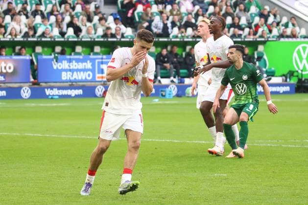 27 09 2025, xgox, Fussball 1 Bundesliga, VfL Wolfsburg RB Leipzig emspor, v l Christoph Baumgartner Leipzig, 14 enttaeuscht, enttäuscht, schaut enttaeuscht, niedergeschlagen, disappointed DFL DFB REGULATIONS PROHIBIT ANY USE OF PHOTOGRAPHS as IMAGE SEQUENCES and or QUASI VIDEO Wolfsburg