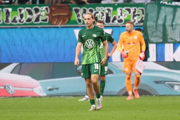 27 09 2025, xgox, Soccer 1 Bundesliga, VfL Wolfsburg RB Leipzig emspor, v l Lovro Majer Wolfsburg, 10 disappointed, disappointed, looks disappointed, disappointed DFL DFB REGULATIONS PROHIBIT ANY USE OF PHOTOGRAPHS as IMAGE SEQUENCES and or QUASI VIDEO Wolfsburg