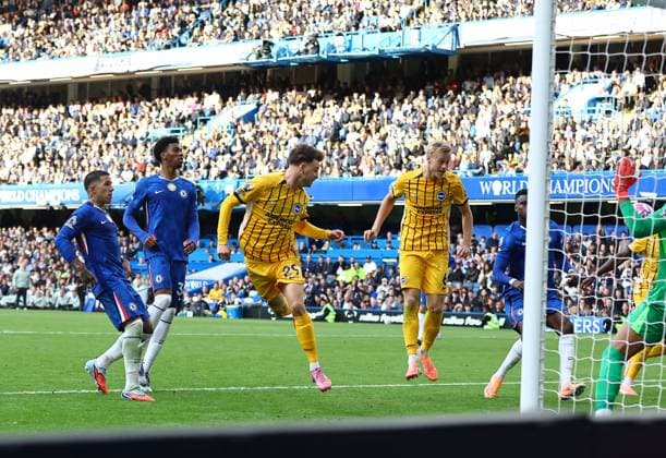 Maxim De Cuyper of Brighton & Hove Albion scores their sides second goal Chelsea v Brighton and Hove Albion, Premier League, Football, Stamford Bridge, London, UK - 27 Sep 2025London Stamford Bridge United Kingdom EDITORIAL USE ONLY No use with unauthorised audio, video, data, fixture lists, club league logos or live services. Online in-match use limited to 120 images, no video emulation. No use in betting, games or single club league player publications.  Copyright: xMichaelxZemanek Shutterstockx 15503910ax
