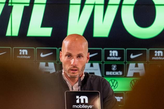 Germany Soccer 1 Bundesliga, Matchday 6 2025 2026, VfL Wolfsburg RB Leipzig on 27 09 2025 in Wolfsburg Volkswagen Arena Paul Simonis Coach VfL Wolfsburg at the PK after the match Copyright: xSvenxHeidmannx