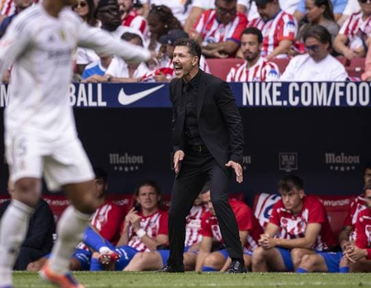 MADRID SPAIN - SEPTEMBER 27: Diego Simeone, Atletico Madrid Head Coach during the La Liga 2025 26 League match between Atletico Madrid and Real Madrid at Riyadh Air Metropolitano on September 27, 2025 in Madrid, Spain. (Photo by Ricardo Nogueira Sports Press Photo) Copyright: xRicardoxNogueirax Sportspressphoto_SPR33203
