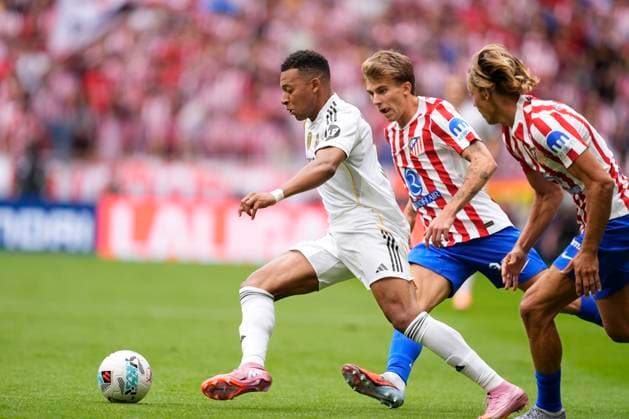 September 27, 2025, Madrid, Madrid, Spain: Kylian Mbappe of Real Madrid CF in action during the Spanish League, LaLiga EA Sports, football match played between Atletico de Madrid and Real Madrid at Riyadh Air Metropolitano stadium on September 27, 2025, in Madrid, Spain. Madrid Spain - ZUMAa181 20250927_zaa_a181_156 Copyright: xOscarxJ.xBarrosox