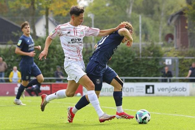 Regionalliga West SC Wiedenbrück Rot Weiß Oberhausen FOR EDITORIAL PURPOSES ONLY EDITORIAL USE ONLY p Lucas Halangk, Konstantin Gerhardt SC Wiedenbrück RWO Place Wiedenbrück, Jahnstadion Date 27 09 2025 Germany NRW Wiedenbrück Copyright MichaxKorb Copyright: MichaxKorb doc82kqvqyngspp38824v7 ,EDITORIAL USE ONLY Copyright: MichaxKorb