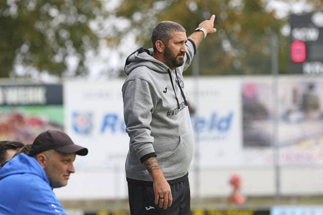 Regionalliga West SC Wiedenbrück Rot Weiß Oberhausen FOR EDITORIAL PURPOSES ONLY EDITORIAL USE ONLY p Coach Sascha Mölders SC Wiedenbrück RWO Place Wiedenbrück, Jahnstadion Date 27 09 2025 Germany NRW Wiedenbrück Copyright MichaxKorb Copyright: MichaxKorb doc82kqvr05mew1nibl25o0 ,EDITORIAL USE ONLY Copyright: MichaxKorb