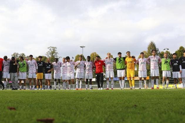 Regionalliga West SC Wiedenbrück Rot Weiß Oberhausen FOR EDITORIAL PURPOSES ONLY EDITORIAL USE ONLY p The RWO team celebrated the away win after the final whistle with the fans SC Wiedenbrück RWO Place Wiedenbrück, Jahnstadion Date 27 09 2025 Germany NRW Wiedenbrück Copyright MichaxKorb Copyright: MichaxKorb doc82kqvr7nhmdd7pflnyv ,EDITORIAL USE ONLY Copyright: MichaxKorb