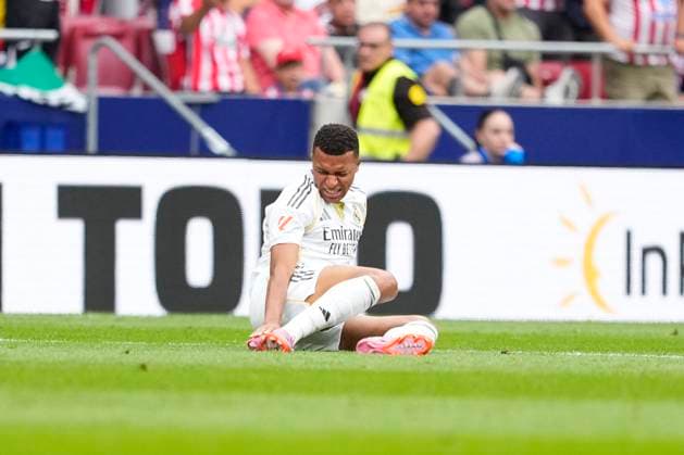 September 27, 2025, Madrid, Madrid, Spain: Kylian Mbappe of Real Madrid CF hurts during the Spanish League, LaLiga EA Sports, football match played between Atletico de Madrid and Real Madrid at Riyadh Air Metropolitano stadium on September 27, 2025, in Madrid, Spain. Madrid Spain - ZUMAa181 20250927_zaa_a181_268 Copyright: xOscarxJ.xBarrosox