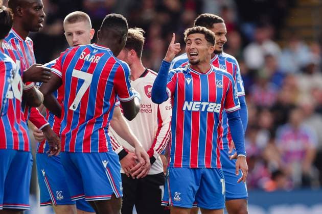 Yeremy Pino (10 Crystal Palace) tells Ismaila Sarr (7 Crystal Palace) to jump during at the Premier League game between Crystal Palace and Liverpool at Selhurst Park in London, England. Copyright: xLiamxAsman SPPx Sportspressphoto_SPR33243