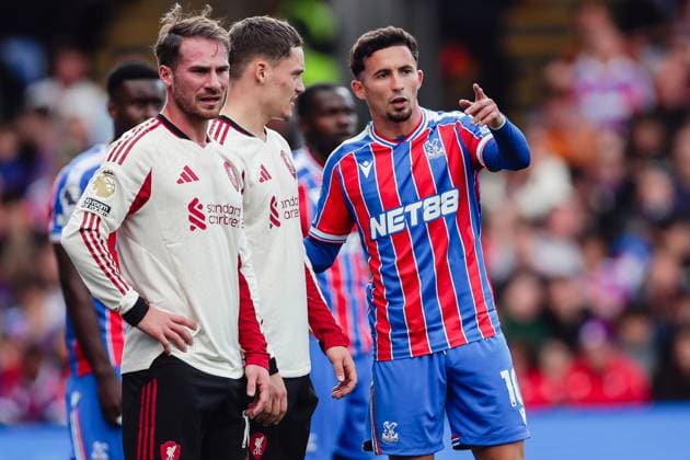 Yeremy Pino (10 Crystal Palace) points to a disturbance from the crowd during at the Premier League game between Crystal Palace and Liverpool at Selhurst Park in London, England. Copyright: xLiamxAsman SPPx Sportspressphoto_SPR33245