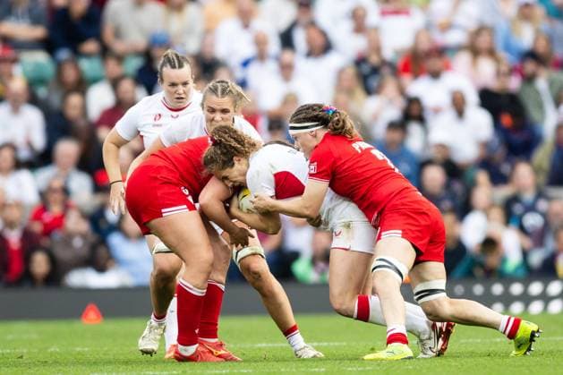 Canada Women v England Women Women s Rugby World Cup 2025 27 09 2025. Final Abby Dow of England is held up during the Women s Rugby World Cup 2025 Final match between Canada Women and England Women at Allianz Stadium, Twickenham, Richmond, United Kingdom on 27 September 2025. Richmond Allianz Stadium London United Kingdom Editorial use only , Copyright: xSimonxKingx PSI-22918-0043