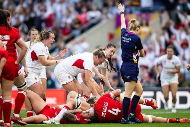 Canada Women v England Women Women s Rugby World Cup 2025 27 09 2025. Final Alex Matthews of England celebrates scoring her sides fifth try during the Women s Rugby World Cup 2025 Final match between Canada Women and England Women at Allianz Stadium, Twickenham, Richmond, United Kingdom on 27 September 2025. Richmond Allianz Stadium London United Kingdom Editorial use only , Copyright: xSimonxKingx PSI-22918-0048
