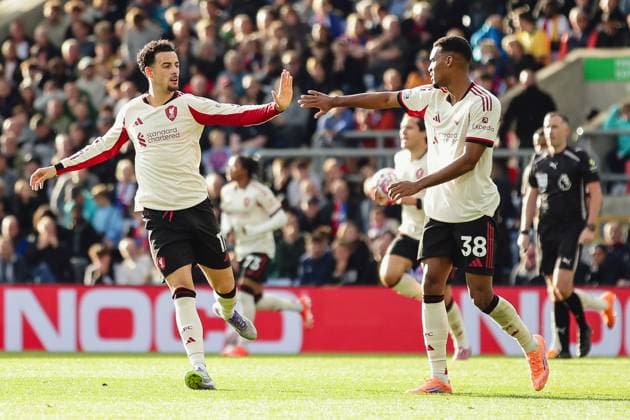 Curtis Jones (17 Liverpool) and Ryan Gravenberch (38 Liverpool) celebrate their team scoring an equaliser during at the Premier League game between Crystal Palace and Liverpool at Selhurst Park in London, England. Copyright: xLiamxAsman SPPx Sportspressphoto_SPR33274