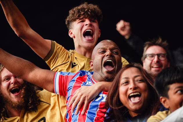 Supporters of Crystal Palace celebrate Eddie Nketiah (9 Crystal Palace) scoring the winning goal during at the Premier League game between Crystal Palace and Liverpool at Selhurst Park in London, England. Copyright: xLiamxAsman SPPx Sportspressphoto_SPR33280