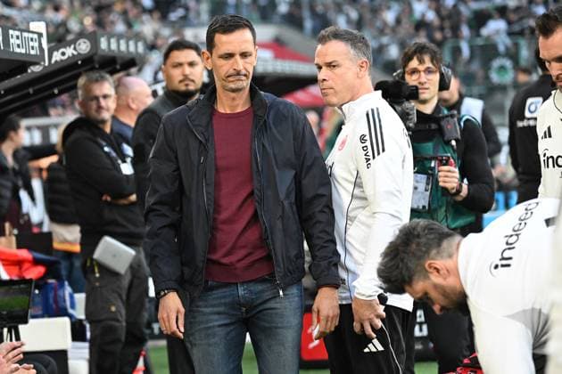 27 09 2025, xjhx, Fussball 1 Bundesliga, Borussia Moenchengladbach Eintracht Frankfurt v l Trainer Dino Toppmöller Toppmoeller Eintracht Frankfurt DFL DFB REGULATIONS PROHIBIT ANY USE OF PHOTOGRAPHS as IMAGE SEQUENCES and or QUASI VIDEO Moenchengladbach