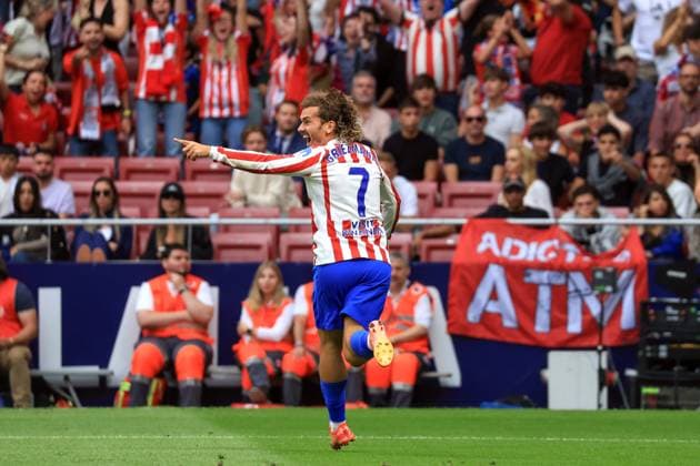 Sport Bilder des Tages Spain - Atletico de Madrid vs Real Madrid CF - 27 09 2025 SPAIN, MADRID, SEPTEMBER 27. Antoine Griezmann of Atletico de Madrid celebrates after scoring his side™s fifth goal during the LaLiga EA Sports football match between Atletico de Madrid and Real Madrid CF at Estadio Riyadh Air Metropolitano on September 27, 2025 in Madrid, Spain. Photo by Manuel Blondeau AOP.Press Madrid Riyadh Air Metropolitano Spain Copyright: x ManuelxBlondeau AOP.Pressx AOP20250927-0021