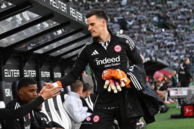 27 09 2025, xjhx, Football 1 Bundesliga, Borussia Moenchengladbach Eintracht Frankfurt v l Michael Zetterer Eintracht Frankfurt DFL DFB REGULATIONS PROHIBIT ANY USE OF PHOTOGRAPHS as IMAGE SEQUENCES and or QUASI VIDEO Moenchengladbach