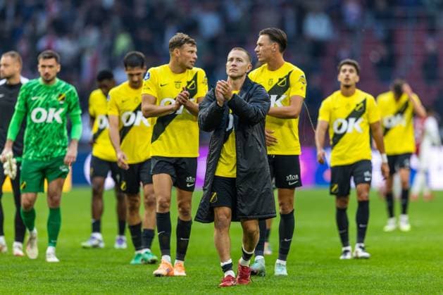 AMSTERDAM , 27-09-2025 , Johan Cruyff ArenA , season 2025 2026 , Dutch Eredivisie football . Match between Ajax and NAC Breda , Picture shows NAC Breda player Lewis Holtby thanks the fans after the match (final score 2-1). Ajax - NAC  x31224238x Copyright: