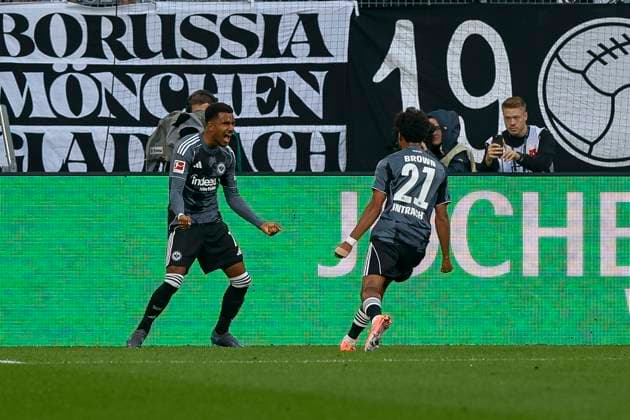 Mönchengladbach, Germany, 27 09 25 Ansgar Knauff Eintracht Frankfurt goal celebration, cheers after his goal for 0 2 during the Bundesliga match between Borussia Mönchengladbach vs Eintracht Frankfurt at the stadium in Borussia Park Mönchengladbach Stadion im Borussia Park North Rhine Westphalia Germany Copyright: xBrauer-Fotoagenturx xAdrianxSchlx