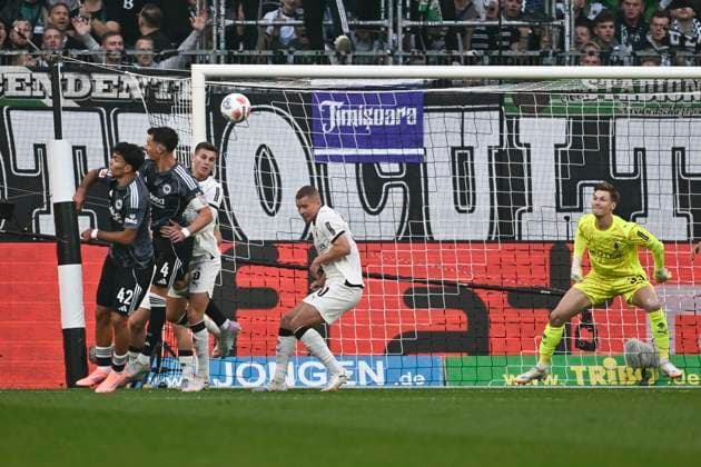 Robin Koch Frankfurt 4 scores the goal to 0 1 27 09 2025 Soccer Borussia Moenchengladbach vs Eintracht Frankfurt, Borussia Park, Moenchengladbach, DFB DFL REGULATIONS PROHIBIT ANY USE OF PHOTOGRAPHS AS IMAGE SEQUENCES AND OR QUASI VIDEO Copyright: xpepphotox xHorstxMauelshagenx pep00321, pep_20250927_hm_143310